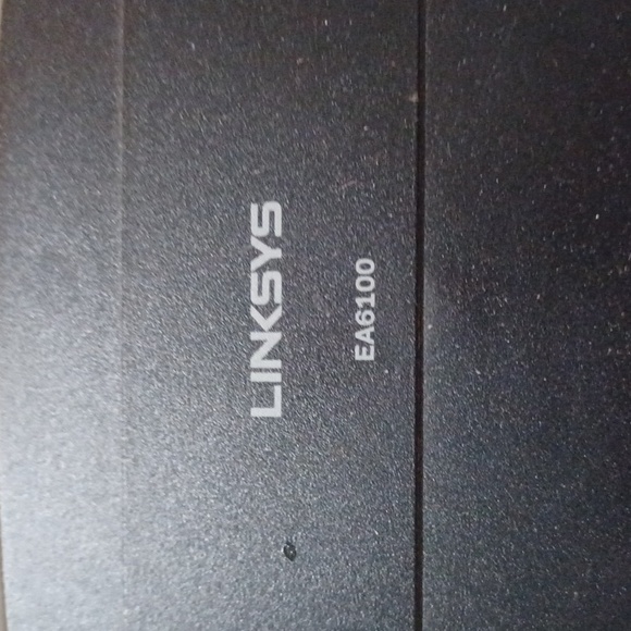 Linksys black router EA6100 - Picture 2 of 4